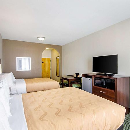 Quality Inn & Suites Near Tanger Outlet Mall Gonzales Buitenkant foto