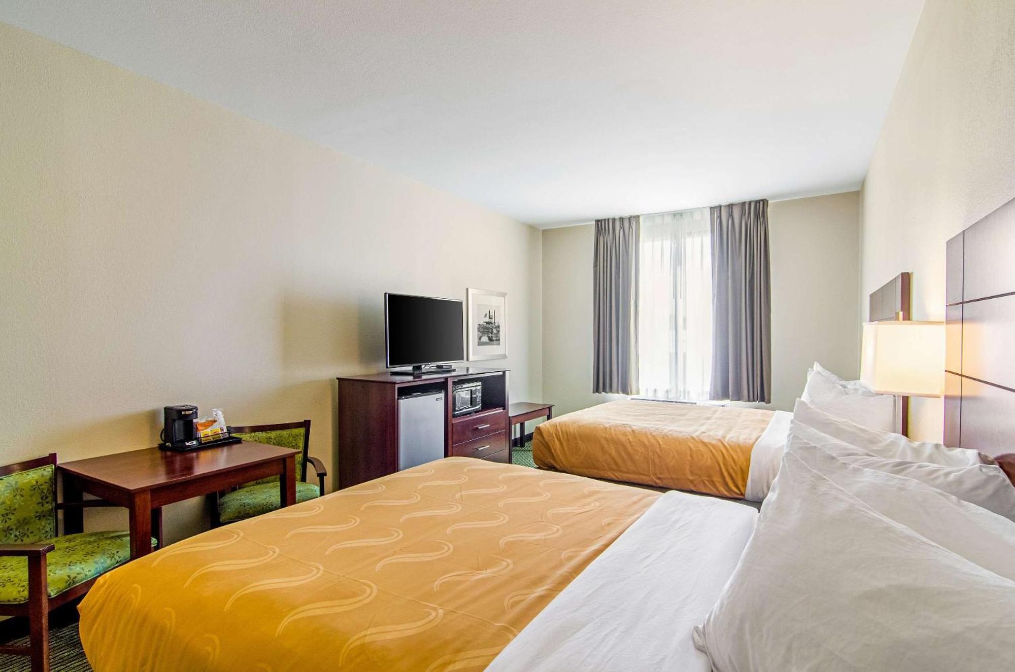 Quality Inn & Suites Near Tanger Outlet Mall Gonzales Buitenkant foto