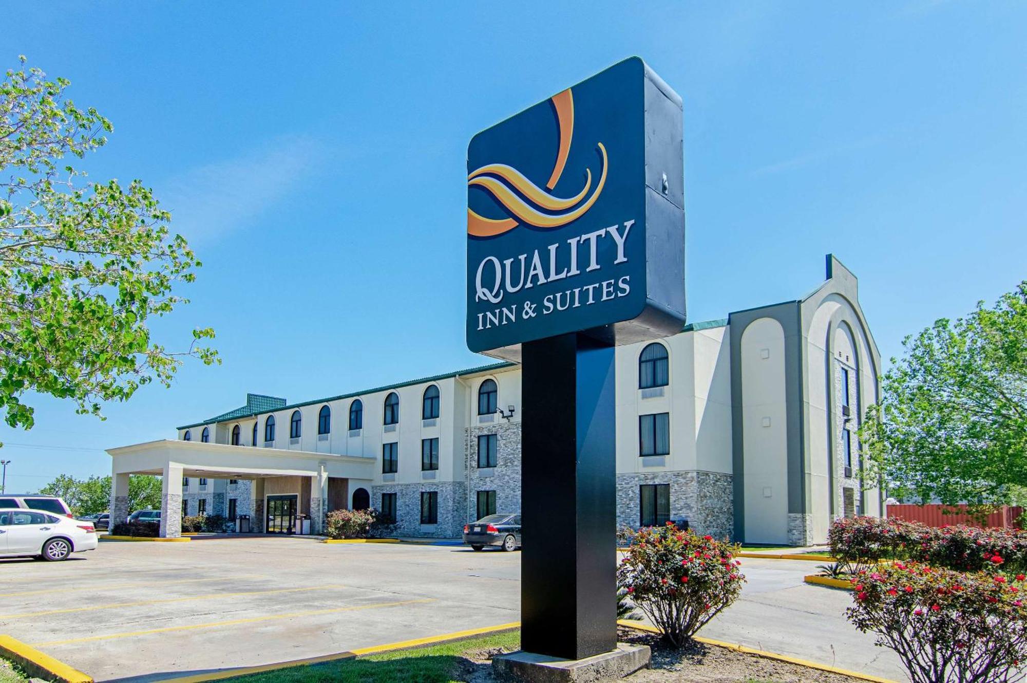 Quality Inn & Suites Near Tanger Outlet Mall Gonzales Buitenkant foto