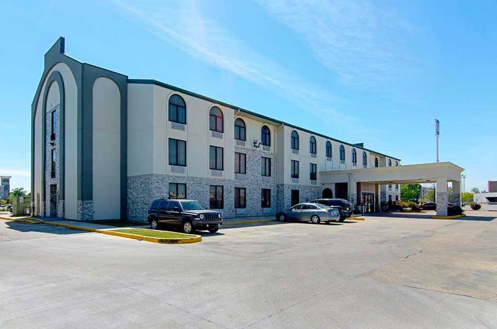 Quality Inn & Suites Near Tanger Outlet Mall Gonzales Buitenkant foto