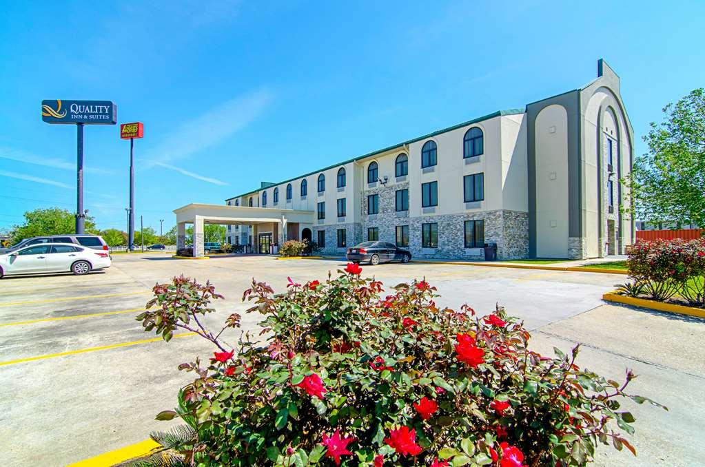 Quality Inn & Suites Near Tanger Outlet Mall Gonzales Buitenkant foto